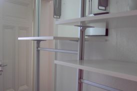 werkzeit-meyer: Begehbarer Kleiderschrank in Altbau – jeder Platz ist bestens ausgenutzt